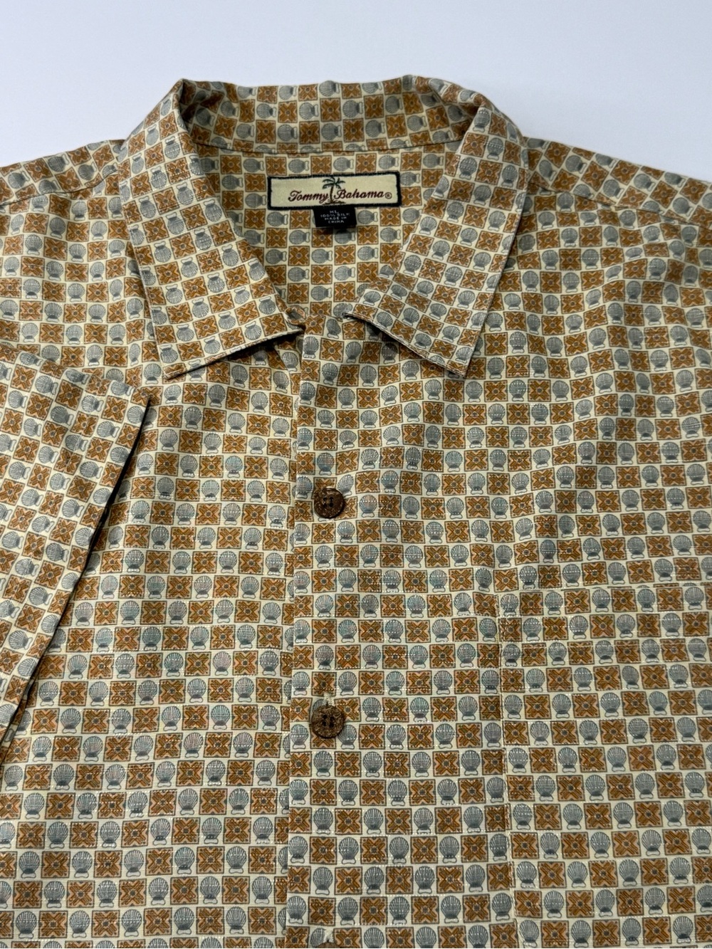 Tommy Bahama Men's XL 100% Silk Short Sleeve Button Down Seashell Tropical